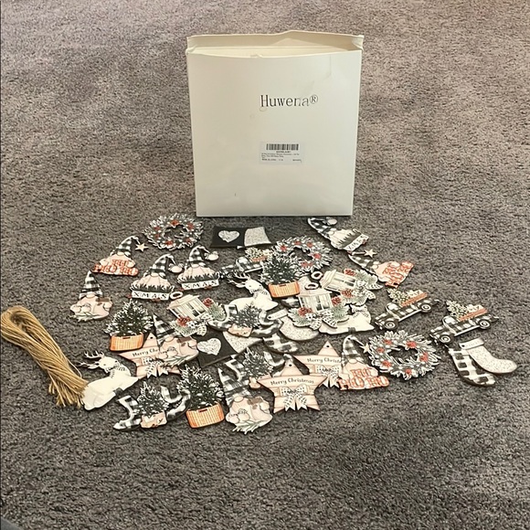 Huwena Other - NWT Huwera Christmas Wooden Ornaments Set - 36 pieces